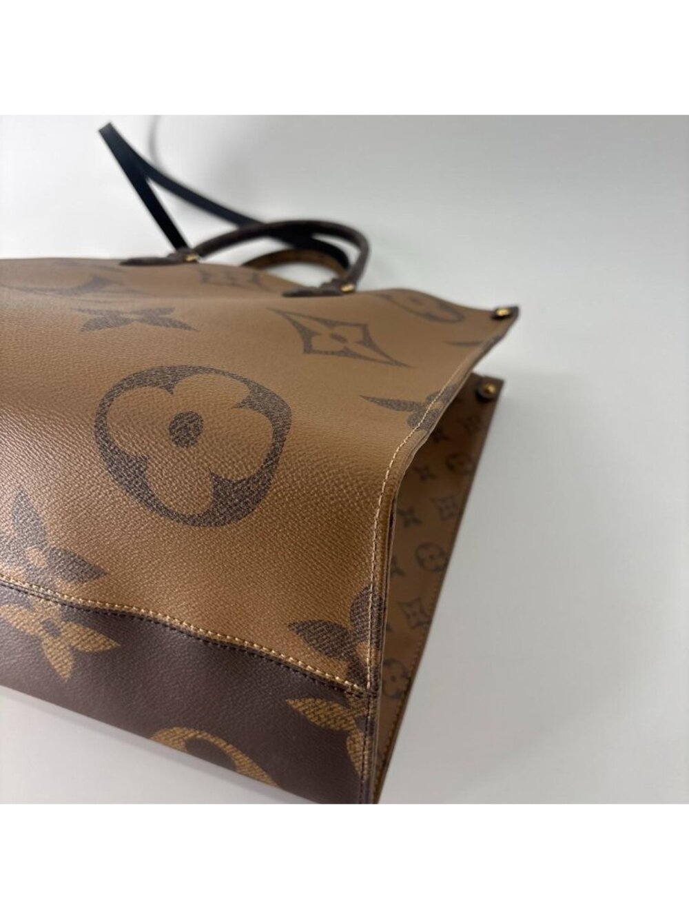 Louis Vuitton IC Monogram Giant On The Go GM Tote - Picture 10 of 14